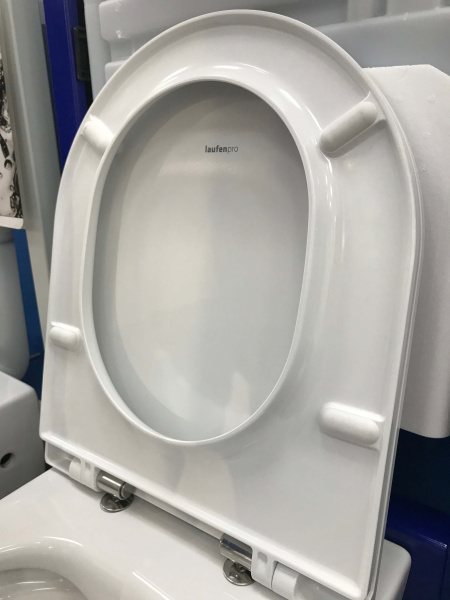 Крышка-сиденье Laufen Pro New 8.9896.6.000.000.1 с микролифтом Крышка-сиденье Laufen Pro New 8.9896.6.000.000.1 с микролифтом