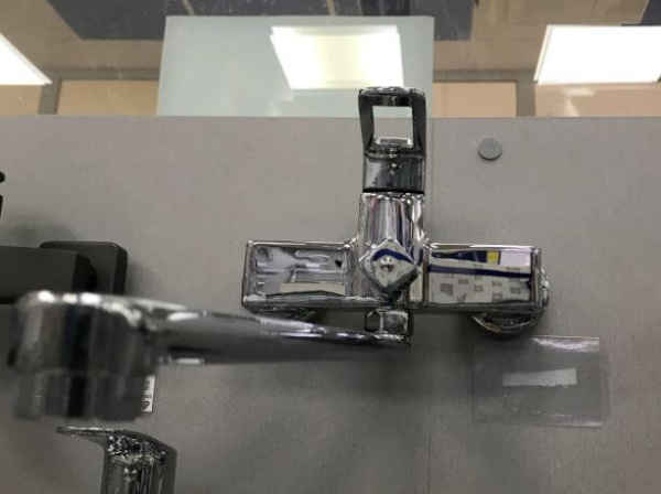 Смеситель универсальный Accoona H109 A71109 хром Смеситель универсальный Accoona H109 A71109 хром